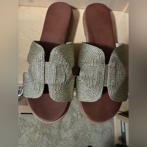 Stylish Tan and Gold Women's Sandals